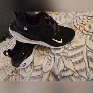 Nike Reactk Infinity Run Black and White Athletic Shoes.